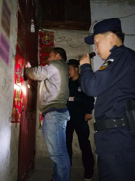 湄潭粗心妈妈误将幼女锁家中 